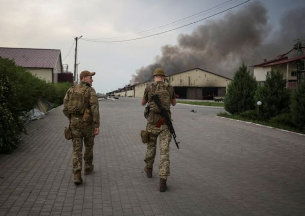 Ουκρανία: Αντιδράσεις για την απαγόρευση μετακίνησης σε άντρες στρατεύσιμης ηλικίας