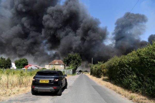 Βρετανία: Σε ύψιστο συναγερμό η Πυροσβεστική στο Λονδίνο – Φωτιές από τον πρωτοφανή καύσωνα
