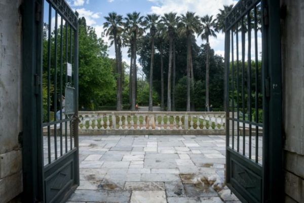 Εθνικός Κήπος: Συνέλαβαν τρεις Ρουμάνους για τη ληστεία σε βάρος Αμερικανίδας τουρίστριας