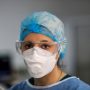 Κορονοιός: Ο εφιάλτης επιστρέφει στα νοσοκομεία – Δεκάδες διακομιδές ασθενών και άνθρωποι να περιμένουν στα ράντζα