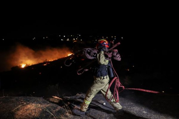 Λέκκας: Δύσκολο να καταπολεμηθεί η φωτιά απόψε – Να διατηρηθούν αμυντικές γραμμές