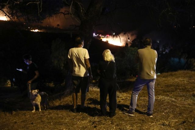 Φωτιά στην Πεντέλη: Αποφεύγετε τη μετακίνηση στη Λ. Μαραθώνος – Νέο μήνυμα από το 112