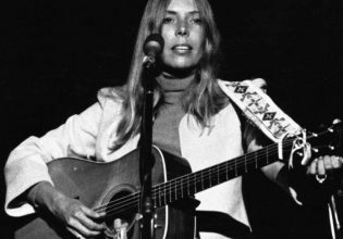 Οι χίπικες σπηλιές στα Μάταλα που φιλοξένησαν την Τζόνι Μίτσελ και τον έρωτά της με τον Κάρεϊ