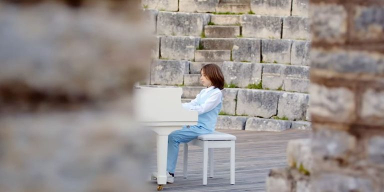 Αλβανία: Ο Στέλιος Κερασίδης αναζητά την ελληνικότητα στην περιοχή