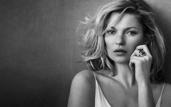 Κέιτ Μος: Αποκαλύπτει τα σκοτεινά μυστικά στον χώρο του μόντελινγκ