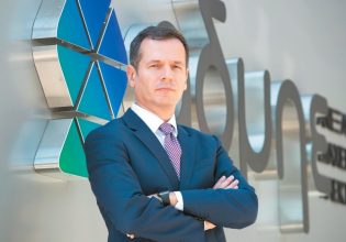 Μανουσάκης στο Economist: Χρειαζόμαστε πυκνά δίκτυα για να πετύχουμε την ενεργειακή μετάβαση