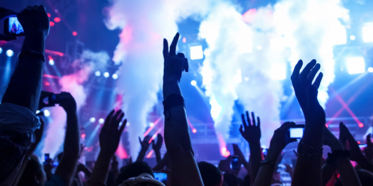 Χαλκιδική: Παρενόχλησε σεξουαλικά 22χρονη μέσα σε νυχτερινό κέντρο – Αναζητείται από την ΕΛ.ΑΣ