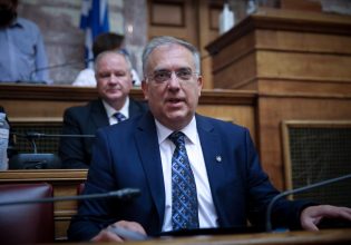 Τάκης Θεοδωρικάκος: Μεταφέρθηκε στο ιατρείο της Βουλής – Αισθάνθηκε αδιαθεσία