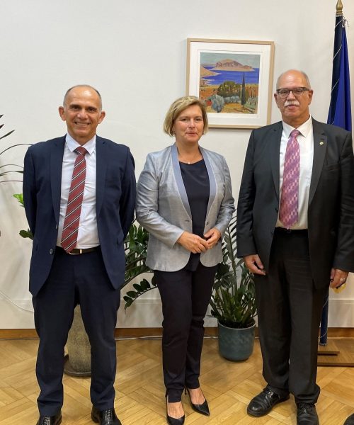 Νέα χρέη περίπου 1 δισ. ευρώ για προμήθειες ιατροτεχνολογικών ειδών