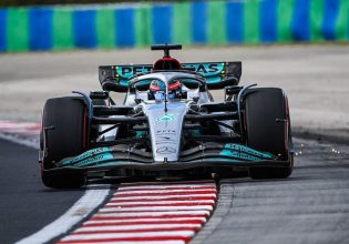 Πρώτη pole position για Ράσελ – Καταστροφή για Φερστάπεν