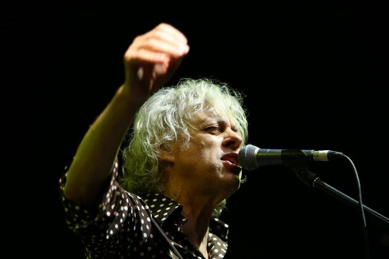 Ο Bob Geldof και οι Bobkatz με ροκ ήχους στο Sani Festival