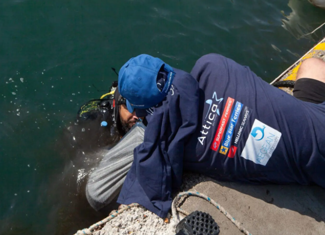 Attica Group: Third volunteer seabed cleaning in Santorini’s Vlyhada