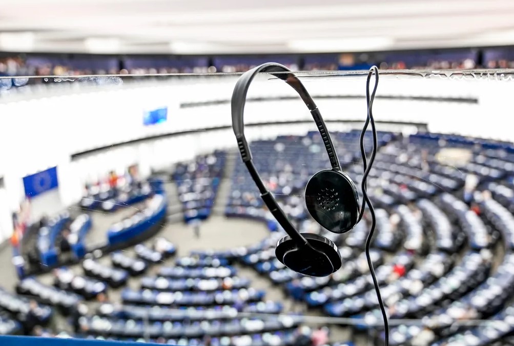 Ευρωβουλή: Αντάρτικο των διερμηνέων - Πέταξαν τα ακουστικά και αποχώρησαν