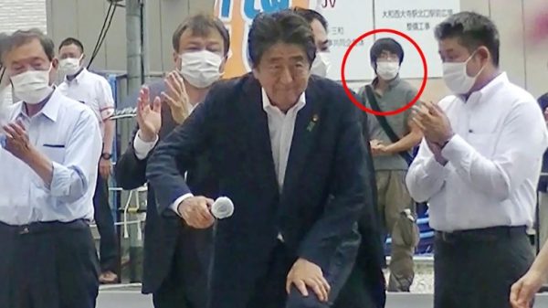 Η στιγμή της σύλληψης του δολοφόνου του πρώην πρωθυπουργού της Ιαπωνίας Σίνζο Αμπε (Φωτό & Βίντεο)
