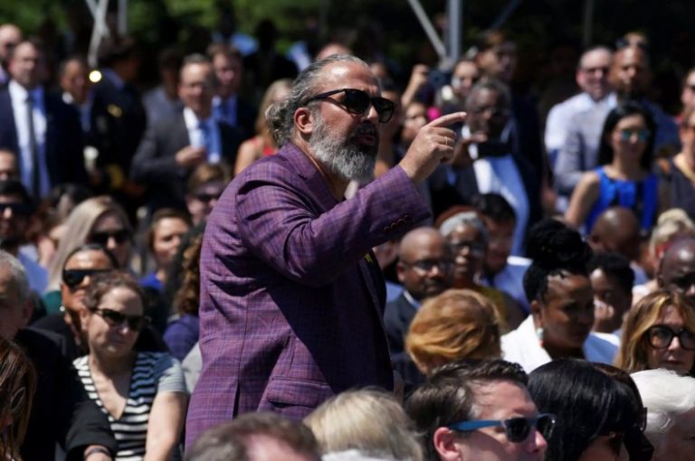 ΗΠΑ: Πατέρας δολοφονημένου μαθητή διακόπτει την ομιλία Μπάιντεν