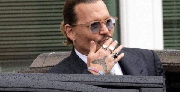 Ο Τζόνι Ντεπ και η δικηγόρος του Καμίλ Βάσκεζ εθεάθησαν μαζί στην Πράγα