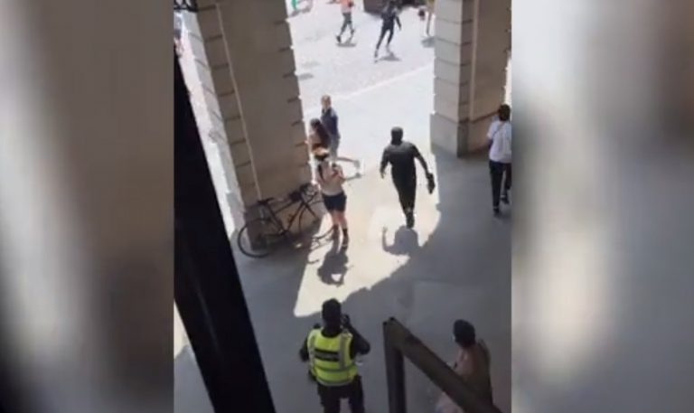 Λονδίνο: Ληστές μπήκαν σε κατάστημα της Apple και άρπαξαν τα πάντα – Δείτε το βίντεο