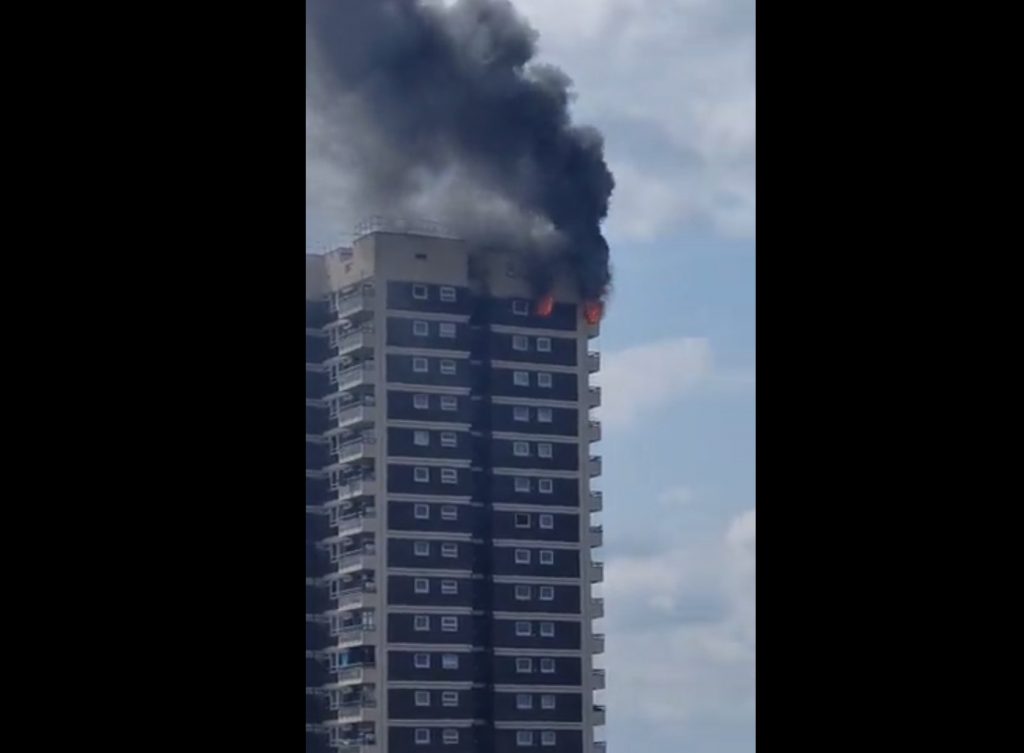 Λονδίνο: Φωτιά ξέσπασε σε ουρανοξύστη 17 ορόφων