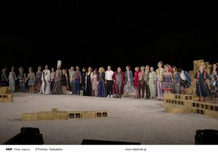 Με λαμπερές παρουσίες η πρεμιέρα της Μήδειας στην Επίδαυρο – Δείτε εικόνες