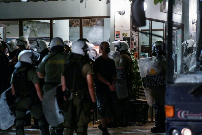 Ερωτήματα προς την ΕΛΑΣ για απαγόρευση πορείας διαμαρτυρίας για απόπειρες βιασμού στα Εξάρχεια