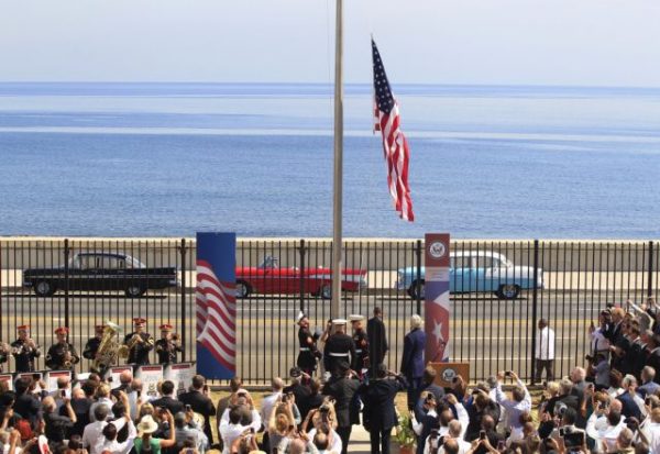 Μεσίστιες οι σημαίες στις ΗΠΑ ως φόρος τιμής στον Σίνζο Άμπε