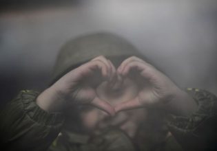 Πόλεμος στην Ουκρανία: Το δράμα των προσφύγων και τα διλήμματα της ad hoc φιλόξενης Ευρώπης