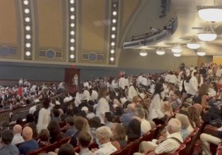 Φοιτητές ιατρικής αποχώρησαν από τελετή – H ομιλήτρια είναι κατά των αμβλώσεων