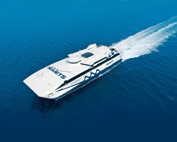 Ενας πρωταθλητής κόσμου που «απογειώνει» τα ταξίδια στα νησιά