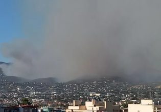 Φωτιά στην Πεντέλη: Ποιοι δρόμοι έκλεισαν λόγω της πυρκαγιάς