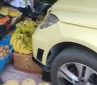Αχαρνών: Ταξί καβάλησε το πεζοδρόμιο και «έσκασε» πάνω στα καρπούζια