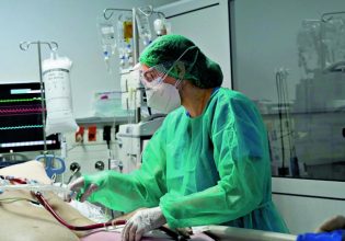 Λάρισα: Συνοδός ασθενούς ξυλοκόπησε γιατρούς της Ορθοπεδικής