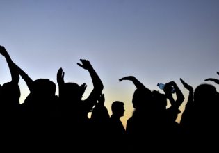 Κικίλιας: Βοηθάμε στην πράξη 500.000 οικογένειες να κάνουν διακοπές