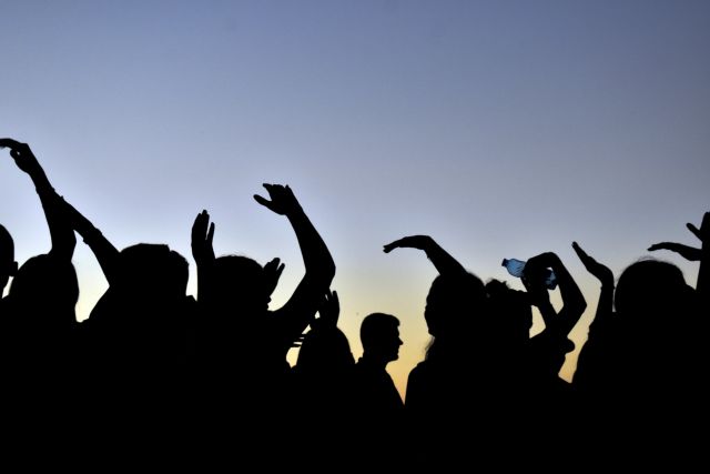 Κικίλιας: Βοηθάμε στην πράξη 500.000 οικογένειες να κάνουν διακοπές