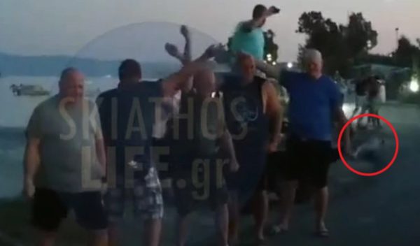 Σκιάθος: Βίντεο – ντοκουμέντο από την εκτίναξη της 61χρονης τουρίστριας στο αεροδρόμιο