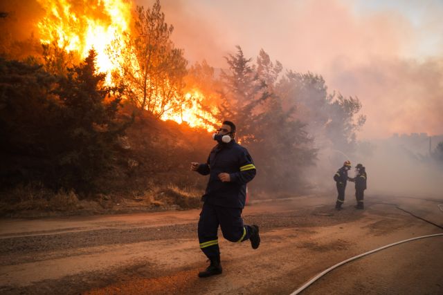 Φωτιά στην Πεντέλη: Δραματική προειδοποίηση Κολυδά