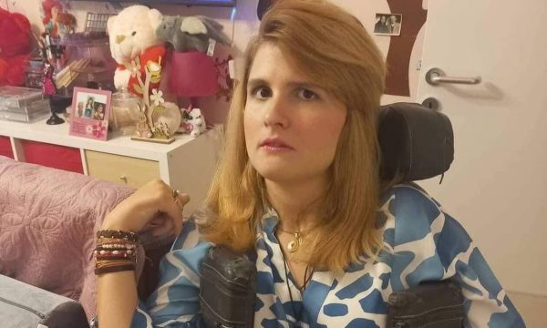 Δύναμη ψυχής από τη μητέρα της Μυρτούς δέκα χρόνια μετά την επίθεση