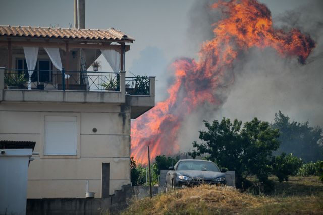 Ηλεία: Μαίνεται η φωτιά στα Κρέστενα - Επί τόπου ο Θεοδωρικάκος