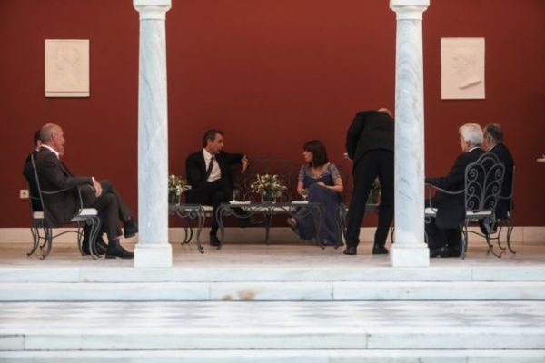 Μητσοτάκης στο Προεδρικό Μέγαρο: Ούτε εκλογές, ούτε ανασχηματισμός – Να πάτε διακοπές