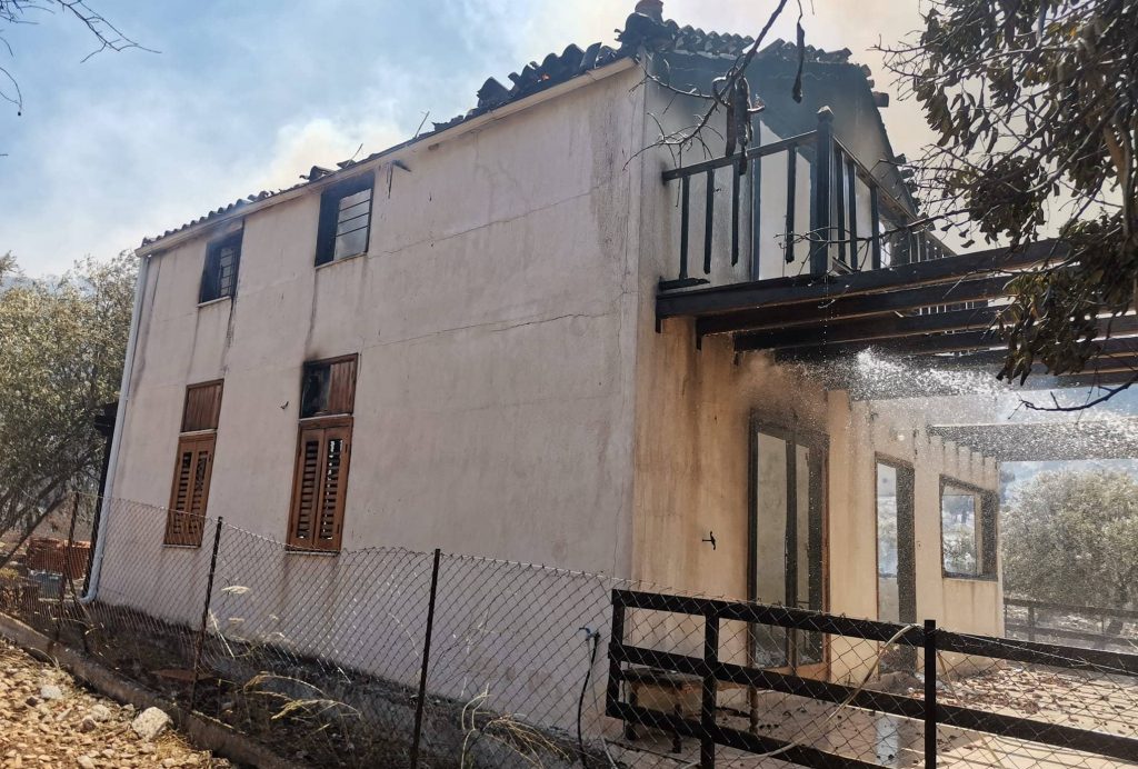 Πόρτο Γερμενό: Κάηκε ένα σπίτι – Μαρτυρία για μηχανάκι που έφευγε βιαστικά(φωτο) | e-sterea.gr