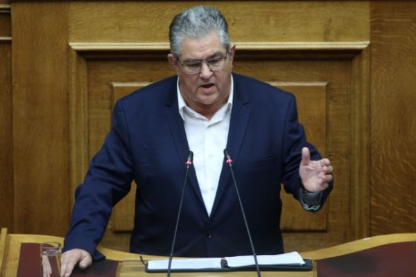 Κουτσούμπας: «Μόνο στη Μύκονο δεν βάλατε ανεμογεννήτριες – Έπαψε να είναι το νησί των ανέμων;»