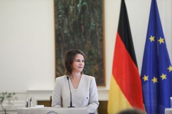 Γερμανικός Τύπος: Η δύσκολη αποστολή της Μπέρμποκ στην Τουρκία – Οι Γκρίζοι Λύκοι εποφθαλμιούν το Αιγαίο