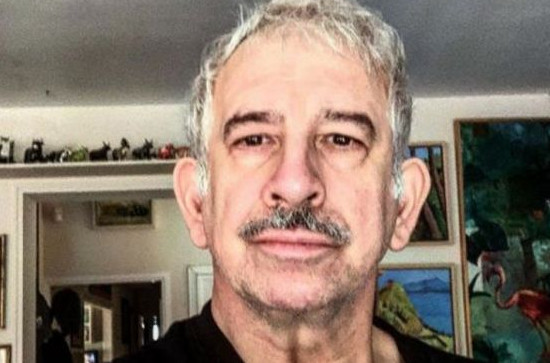 Πέτρος Φιλιππίδης: Καταγγελίες – φωτιά – «Κατέβαζε το εσώρουχό του στο διάδρομο και…»