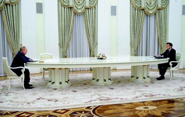 Πόλεμος στην Ουκρανία: Τι έλεγαν Μακρόν και Πούτιν λίγο πριν την εισβολή – Αντιδράσεις σε Παρίσι και Μόσχα