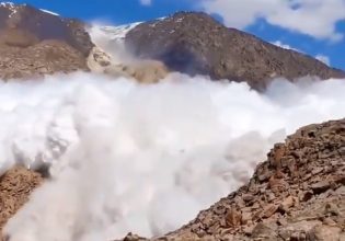 Τεράστια χιονοστιβάδα σκεπάζει τουρίστα την ώρα που την κατέγραφε