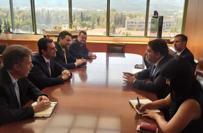 Το σχέδιο της Ελλάδας για την απεξάρτηση από το ρωσικό αέριο παρουσίασε ο Σκρέκας στον Τσούνη – Τι περιλαμβάνει