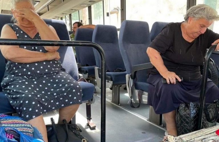 Φωτιά στη Λέσβο: Οι σεισμόπληκτοι που έγιναν πυρόπληκτοι – Με δάκρυα εγκαταλείπουν την Βρίσα