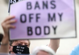 «Έχεις κάνει άμβλωση πρόσφατα;»: Αυστραλή ανακρίθηκε και απελάθηκε από τις συνοριακές Αρχές των ΗΠΑ