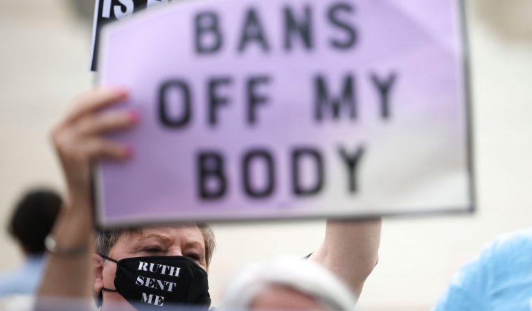 «Έχεις κάνει άμβλωση πρόσφατα;»: Αυστραλή ανακρίθηκε και απελάθηκε από τις συνοριακές Αρχές των ΗΠΑ