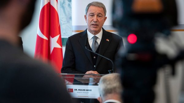 Ακάρ: Η Ελλάδα προσπαθεί να επηρεάσει την πώληση των F-16 στην Τουρκία