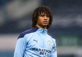 Νέο «χτύπημα» της Τσέλσι από τη Σίτι: Οριστική συμφωνία με Ακέ